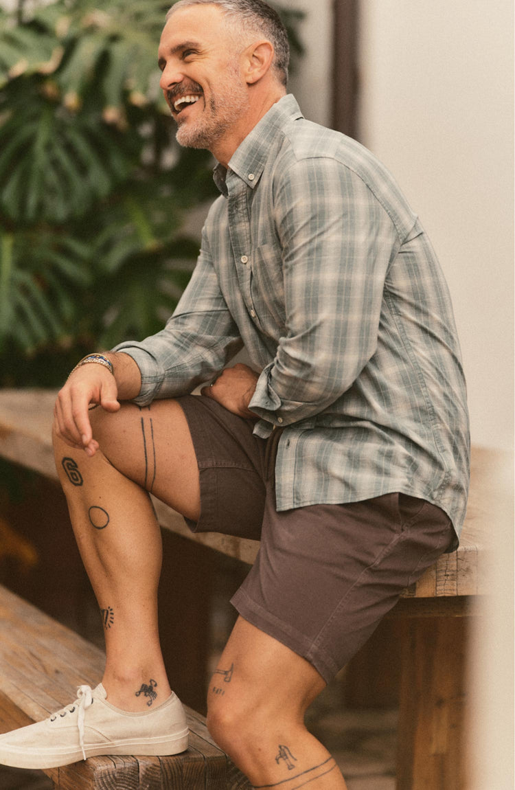 fit model posing in The Apres Short in Organic Espresso Foundation Twill