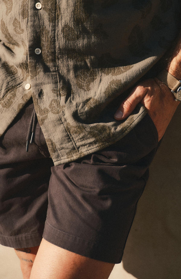 fit model showing off The Apres Short in Organic Faded Black Foundation Twill