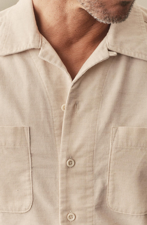 fit model showing off the collar on The Conrad Shirt in Heather Oat Pincord