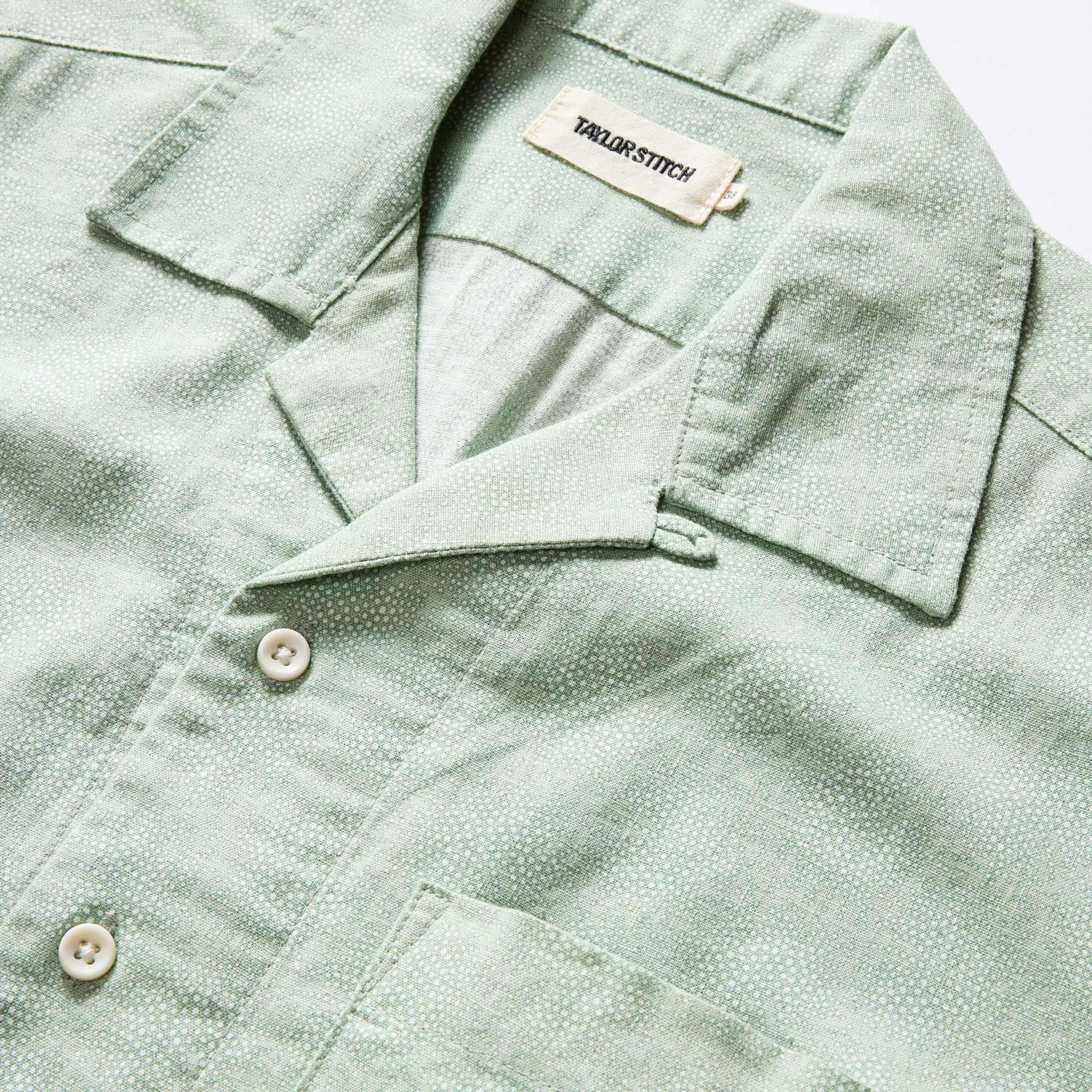 material shot of the collar on The Short Sleeve Hawthorne in Sea Moss Floral, Wovens by Taylor Stitch