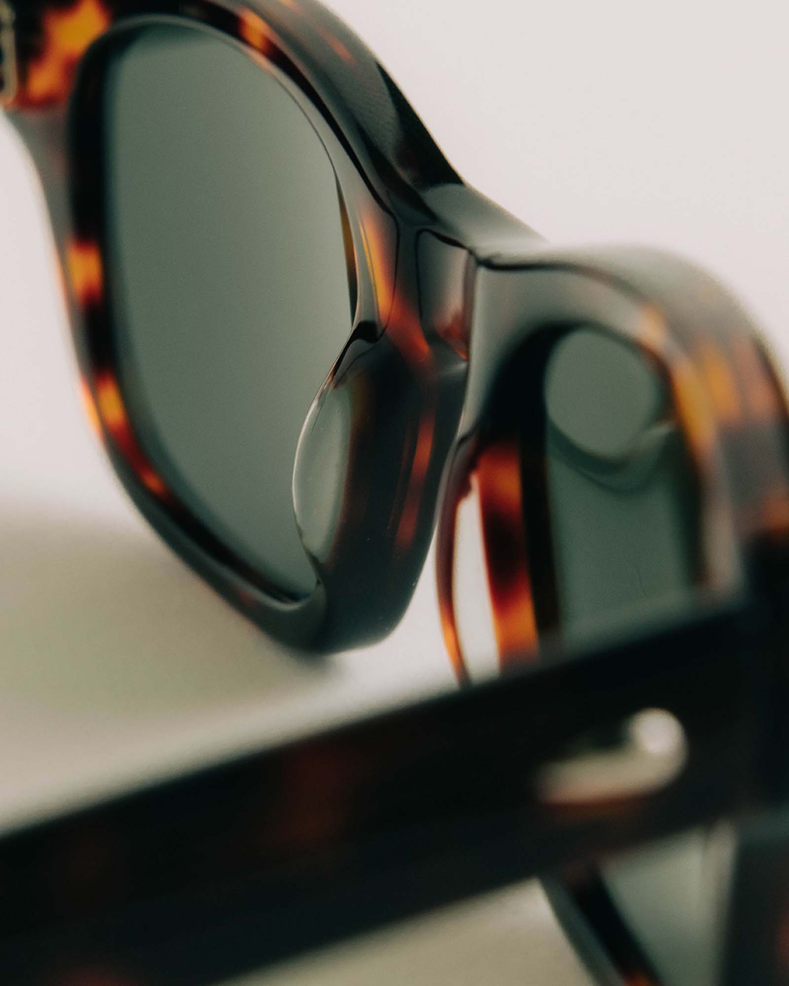 material shot of the inside of The Sergio in Demi Amber, Accessories by Taylor Stitch