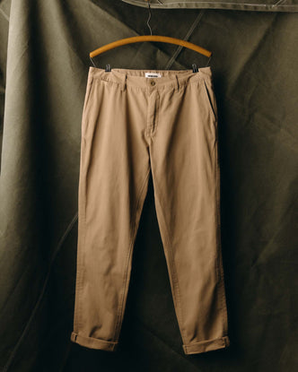 fit model with his hand in his pocket wearing The Slim Foundation Pant in Organic Khaki