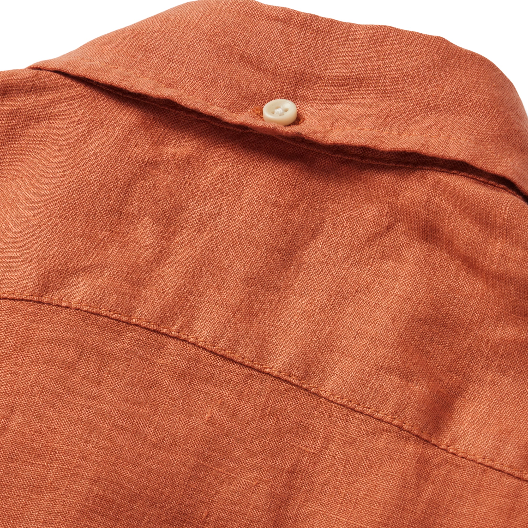 material shot of the rear collar button on The Jack in Apricot Linen, Wovens by Taylor Stitch